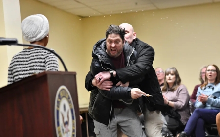 Man arrested after spraying Ilhan Omar with substance at Minneapolis town hall