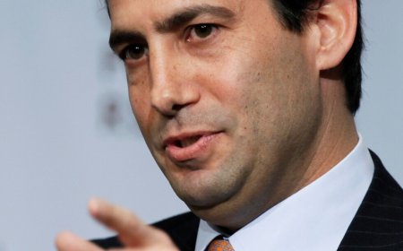 Trump names former Federal Reserve official Warsh as the next Fed chair to replace Powell