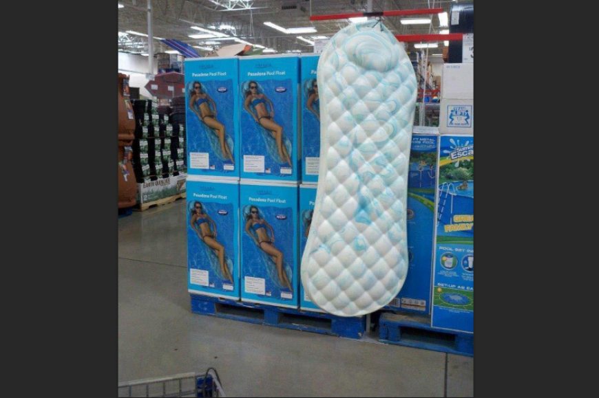 The pool float that looks like a sanitary pad