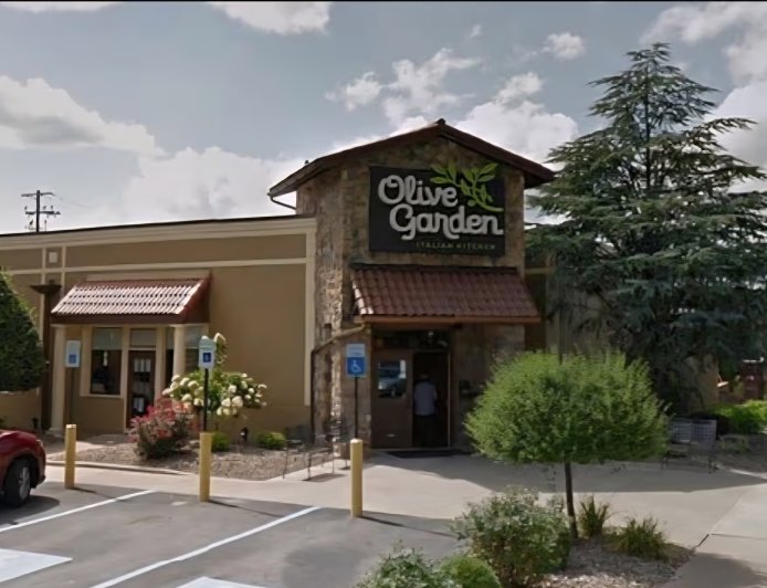Olive Garden employee  dies after 'stripping and diving into fryer' amid screams