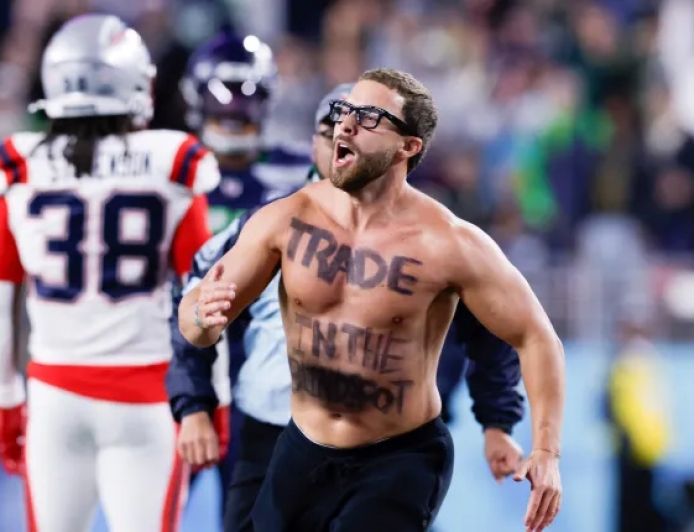 Super Bowl streaker displaying cryptic message taken down by New England Patriots star