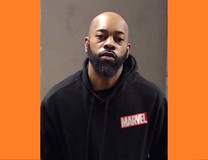 Man accused of pointing gun with laser inside DeKalb restaurant after food delay, police say