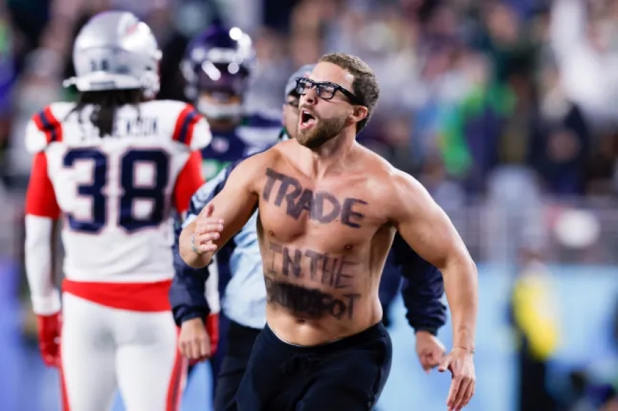 Super Bowl streaker displaying cryptic message taken down by New England Patriots star